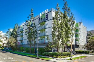 Park Catalina in Los Angeles, CA - Building Photo