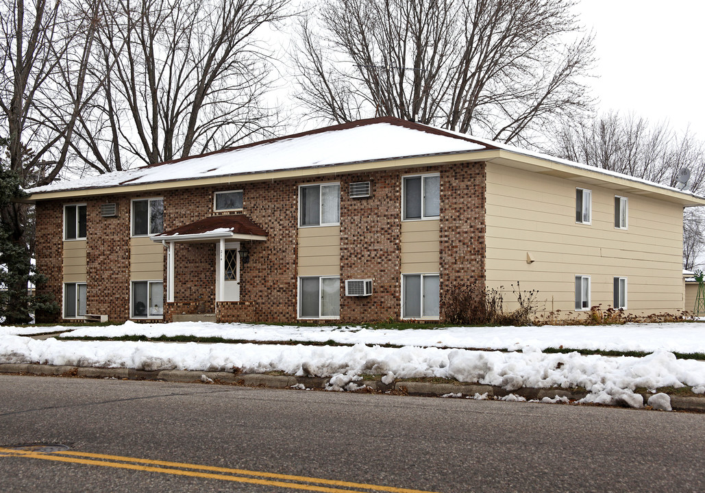 214 State St W in Belle Plaine, MN - Building Photo