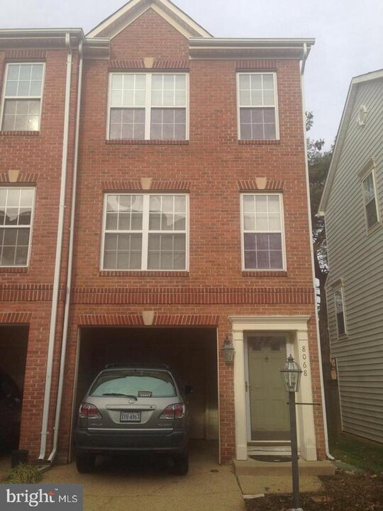 8068 Sebon Dr in Vienna, VA - Building Photo