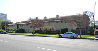 201 S Oak Knoll Ave in Pasadena, CA - Building Photo