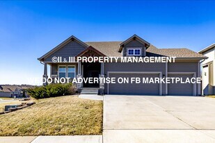 12566 S Canyon Dr in Olathe, KS - Building Photo