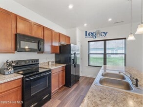 313 Settlers Pointe Dr in Pikeville, NC - Foto de edificio - Building Photo
