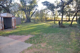 2610 W Highland Dr in Granbury, TX - Building Photo - Building Photo