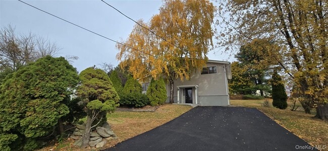 property at 10 Brooker Dr