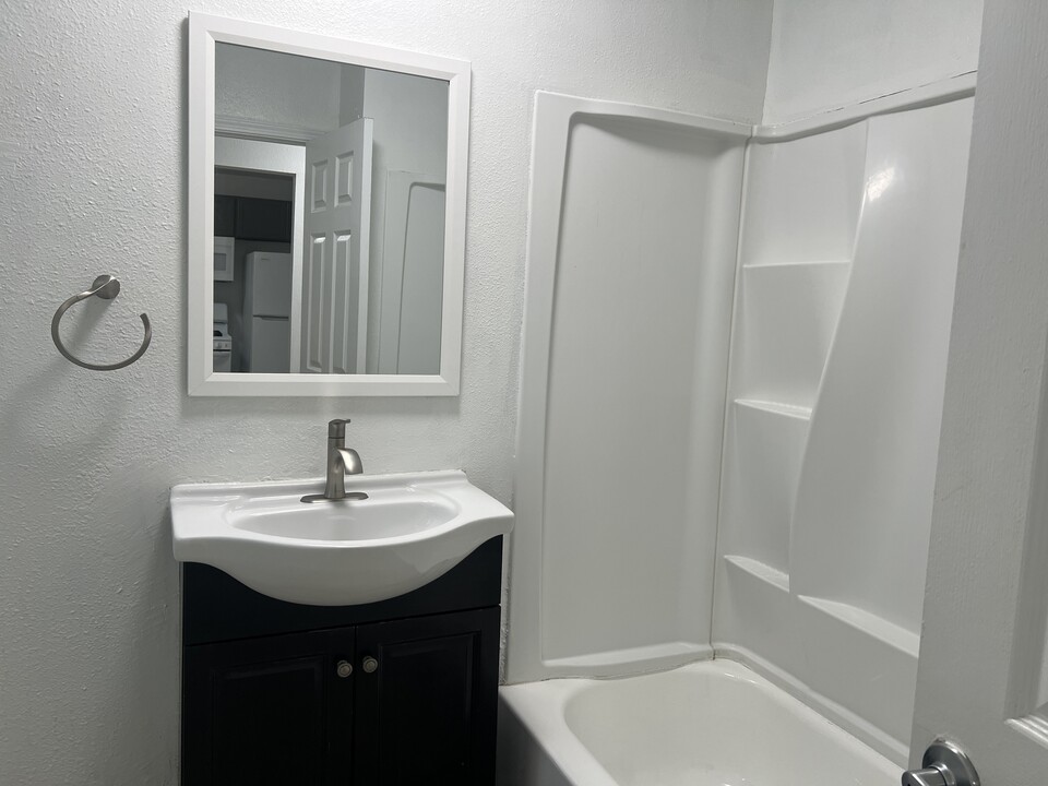 108 west 9th / York St in Pittsburg, CA - Building Photo