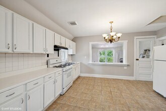 8246 Niles Center Rd in Skokie, IL - Building Photo - Building Photo