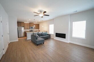 18 Sago Palm Wy in Bloomingdale, GA - Building Photo - Building Photo