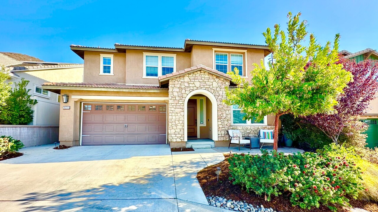 35711 Garrano Ln in Fallbrook, CA - Foto de edificio