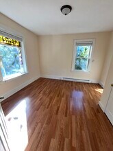 27 Denmark St, Unit 1 in Worcester, MA - Foto de edificio - Building Photo