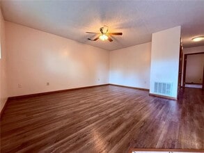 202 NW J St in Bentonville, AR - Building Photo - Building Photo