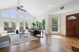 4906 Bob Cat Run in Austin, TX - Building Photo - Building Photo