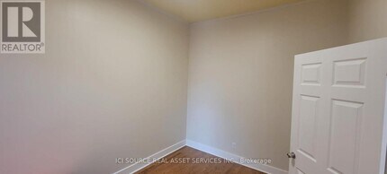360 Gerrard St E in Toronto, ON - Building Photo - Building Photo