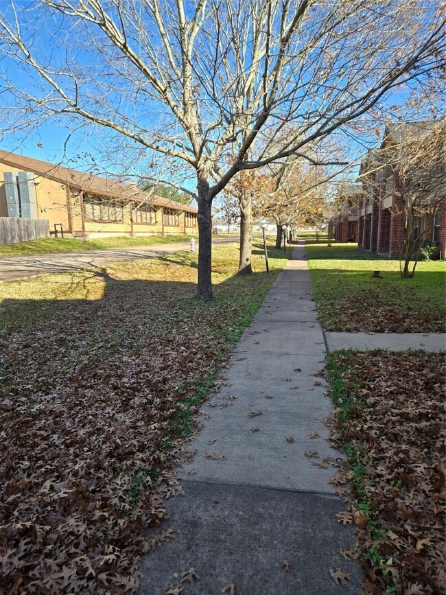 3828 Shire Valley Dr