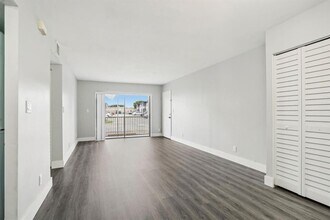 3220 NW 84th Ave, Unit 3220 in Sunrise, FL - Building Photo - Building Photo
