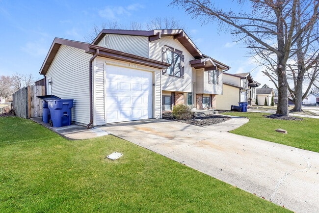 1253 Advance Dr in Florissant, MO - Building Photo - Building Photo