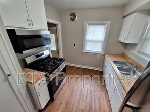 902 E Seneca Pl in Peoria, IL - Building Photo - Building Photo
