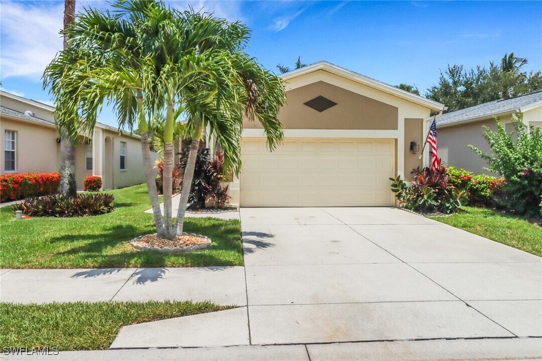 8644 Ibis Cove Cir in Naples, FL - Building Photo