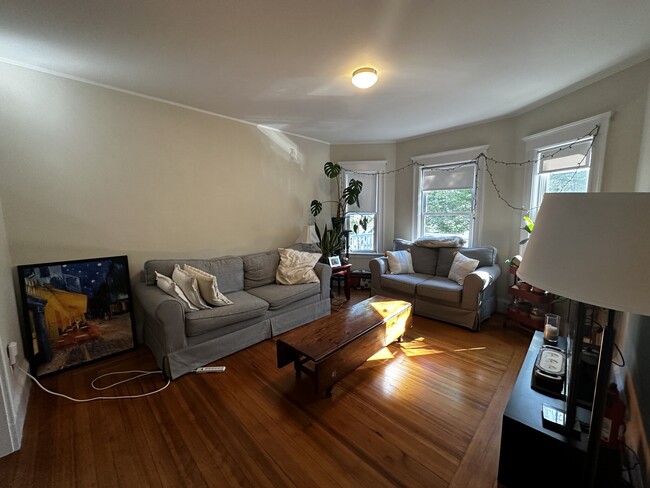 17 Hunnewell Ave, Unit 2 in Boston, MA - Building Photo - Building Photo