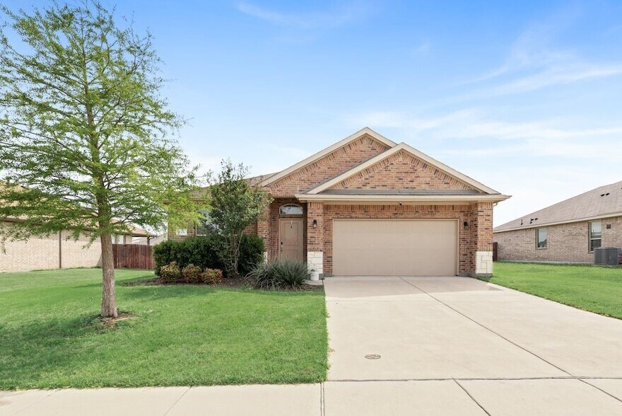 444 Windsail Ln in Azle, TX - Foto de edificio