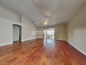 7029 Monarch Park Dr in Apollo Beach, FL - Building Photo - Building Photo