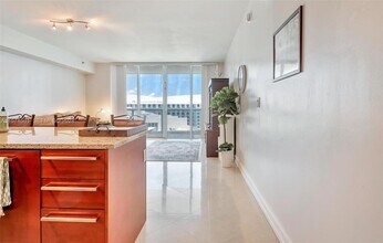 1830 S Ocean Dr, Unit 4709 in Hallandale Beach, FL - Building Photo - Building Photo
