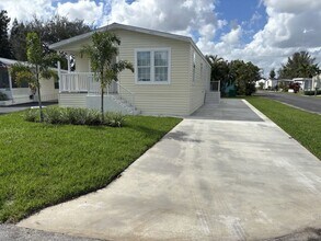 5220 SW 33rd St in Davie, FL - Foto de edificio - Building Photo