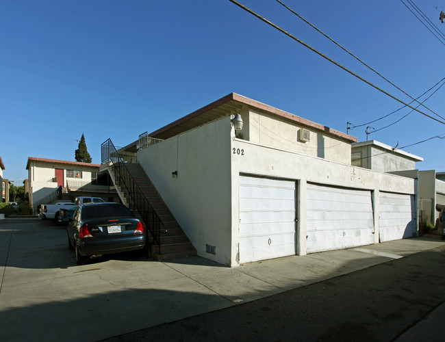 202 W Wilson Ave in Orange, CA - Building Photo - Building Photo