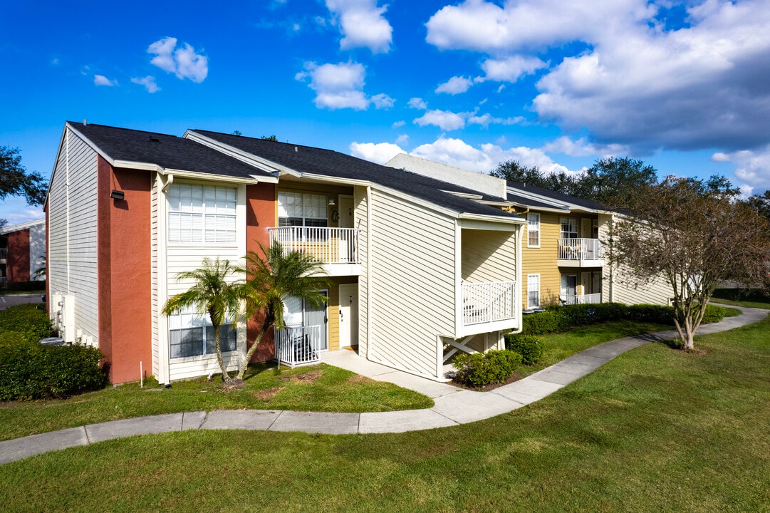 Park Lake At Parsons in Brandon, FL - Building Photo