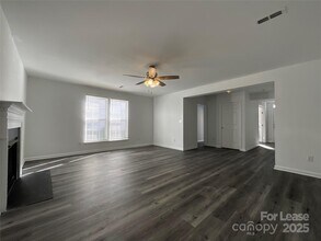 15709 Castle Watch Ave in Charlotte, NC - Foto de edificio - Building Photo