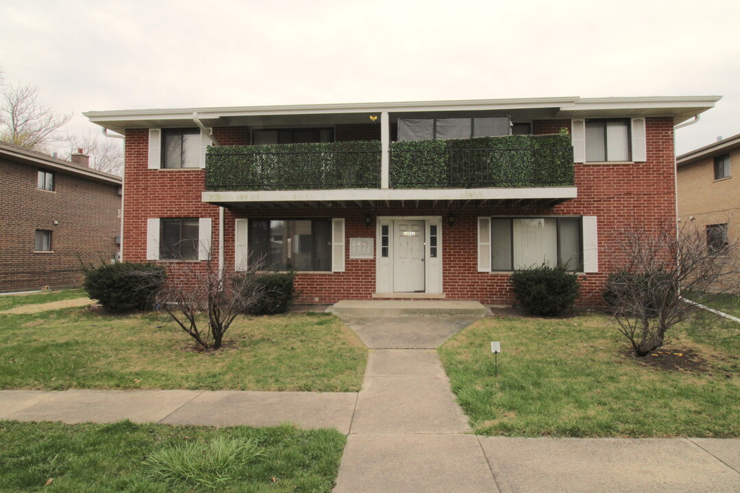14831 Kilpatrick Ave in Midlothian, IL - Foto de edificio