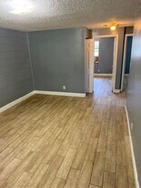 8105 N Klondyke St in Tampa, FL - Building Photo