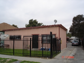 427 E 52nd St in Los Angeles, CA - Building Photo