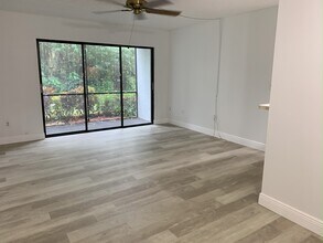 9570 Green Cypress Ln, Unit #6 in Ft. Myers, FL - Building Photo - Building Photo