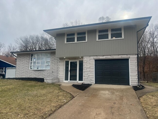 property at 8611 Lakewood Ave