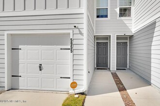 5955 Creekside Crossing Dr in Jacksonville, FL - Building Photo - Building Photo