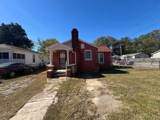 property at 815 Appleby St NW