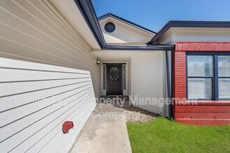 7919 Wayside Trail in San Antonio, TX - Building Photo - Building Photo