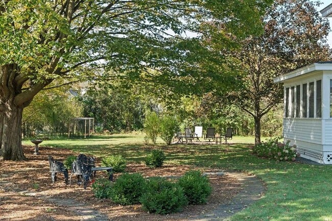 137-139 N Main St in Lebanon, NH - Foto de edificio - Building Photo