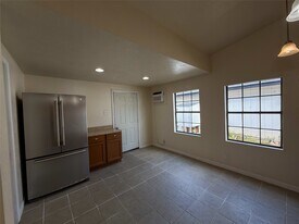 8430 Holiday Ln in Houston, TX - Building Photo