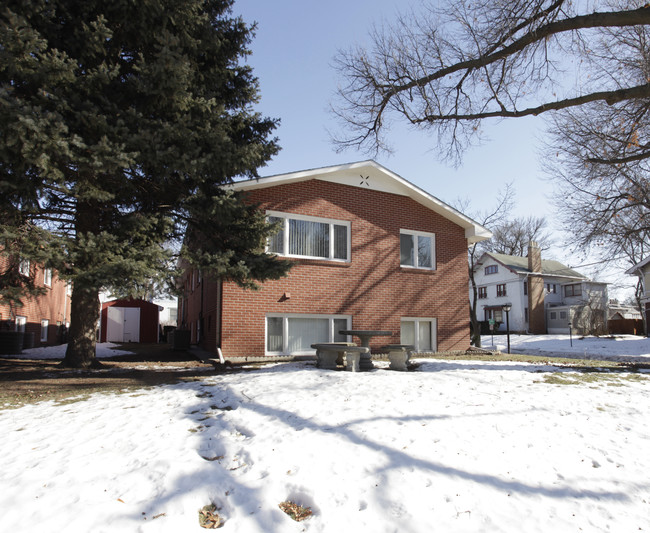 2000 Washington St in Lincoln, NE - Foto de edificio - Building Photo