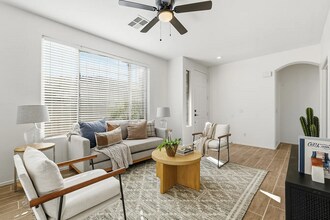 5185 S Eileen Dr in Chandler, AZ - Foto de edificio - Building Photo