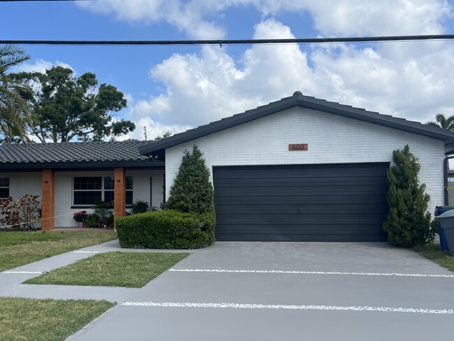 400 Capri Blvd in Treasure Island, FL - Building Photo - Building Photo