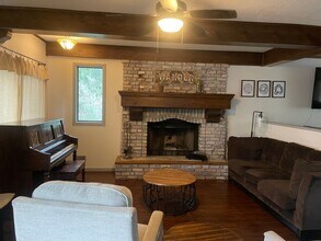 948 Arbula Dr in Crestline, CA - Building Photo - Building Photo