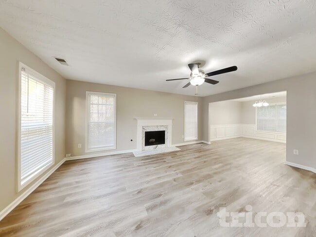 223 Towler Shoals Dr in Loganville, GA - Foto de edificio - Building Photo