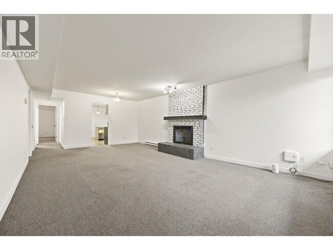 275 Orwell St in North Vancouver, BC - Building Photo - Building Photo