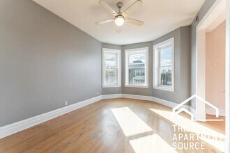 2042 W Armitage Ave in Chicago, IL - Building Photo - Building Photo