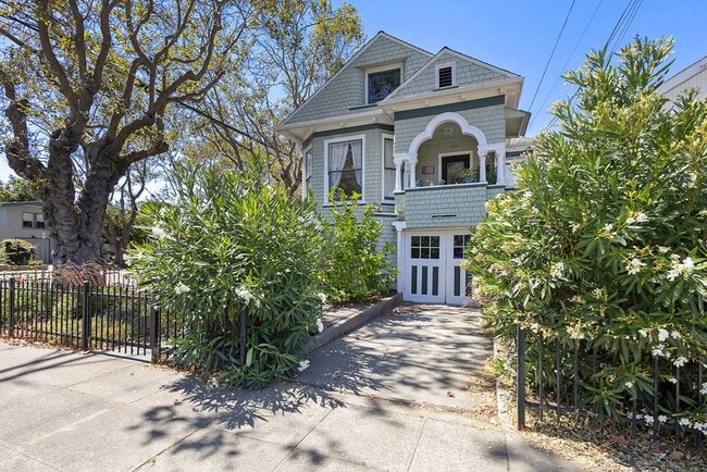 1401 St Charles St
