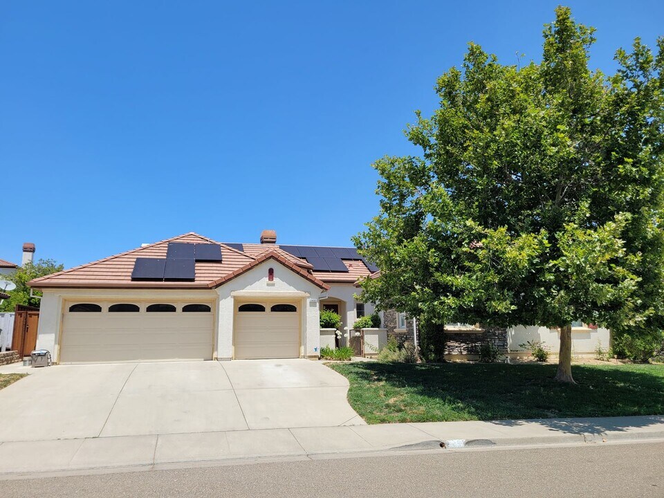 2495 Taylor Way in Antioch, CA - Building Photo