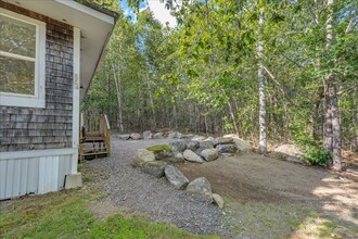 11 St Francis Way in Holden, ME - Foto de edificio - Building Photo