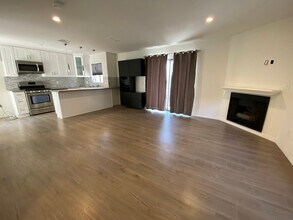 1801 W Victory Blvd in Burbank, CA - Building Photo - Building Photo